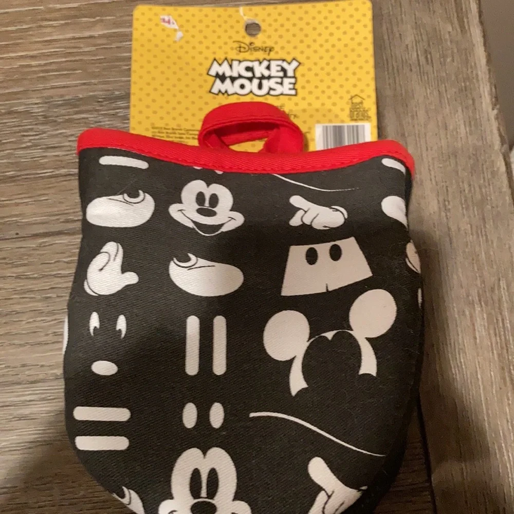 Disney mini oven mitts NEW